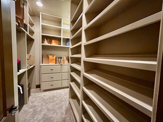 Building Photo - 7511 Raes Creek Dr
