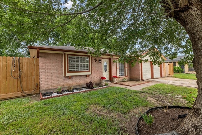 Building Photo - 12110 Panay Dr