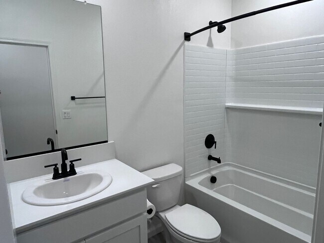 Building Photo - BEAUTIFUL NEWER HOME IN WEST ROSEVILLE!!