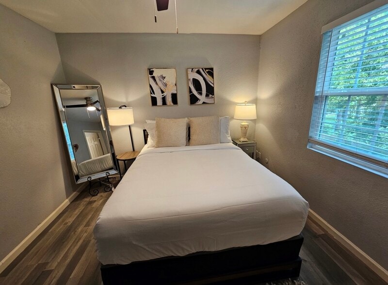 Master - 7886 Hamlet St