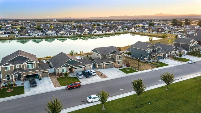 Building Photo - 580 Boxwood Dr