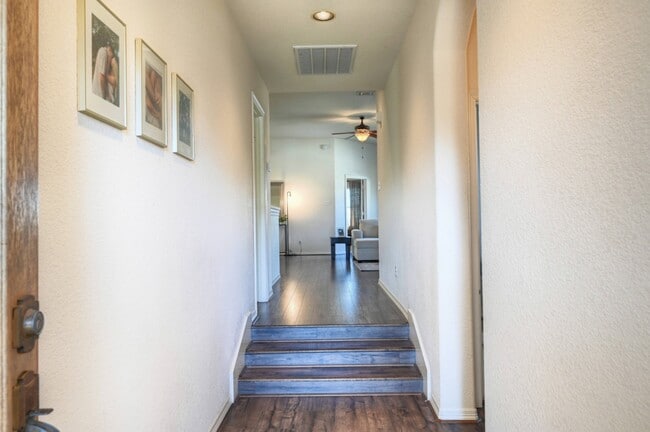 Building Photo - 108 Cove Cir