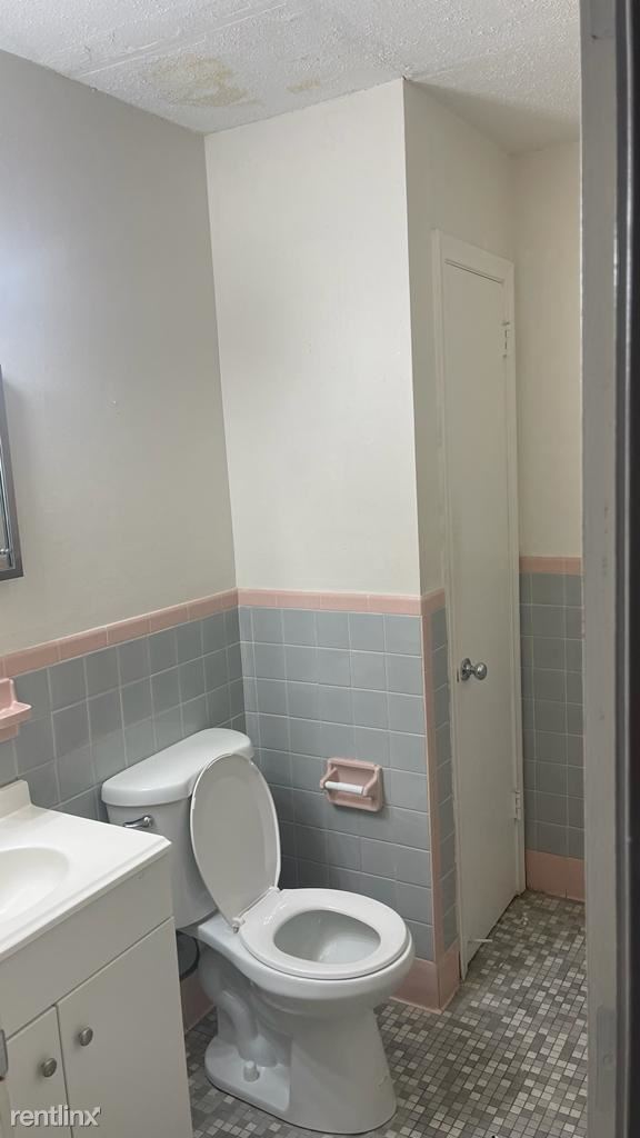 Building Photo - 2 br, 1.5 bath Condo - East Meadow Condomi...