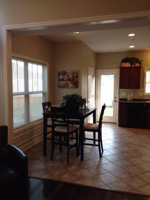 Building Photo - 3204 Sweet Clover Ln