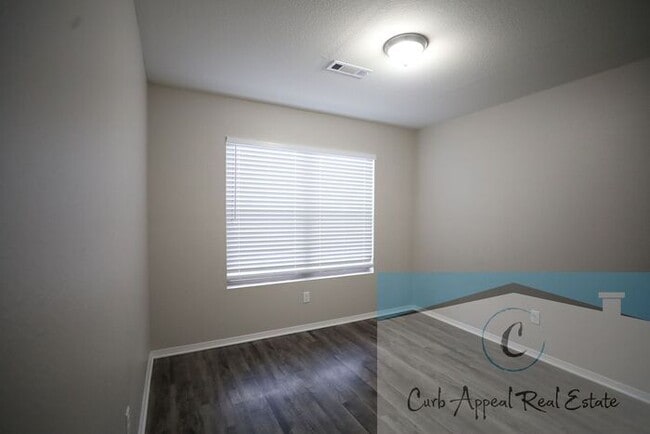 Building Photo - Beautiful 4 bed, 2 bath home with fenced back yard - Nettleton!!