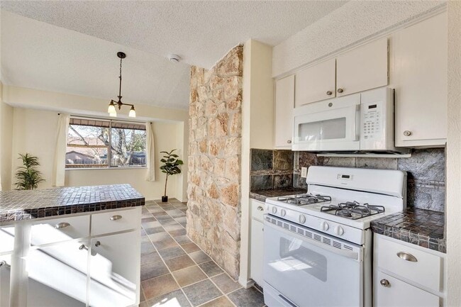 Building Photo - 1002 Bodark Ln