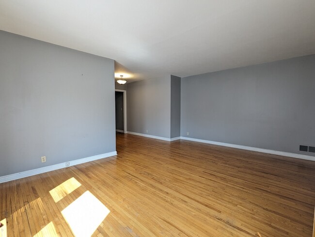 Building Photo - 1305 Oxford St