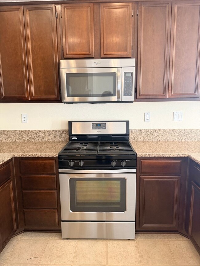 Building Photo - 3 Bedroom | 2.5 Bathroom Townhome in Otay Ranch