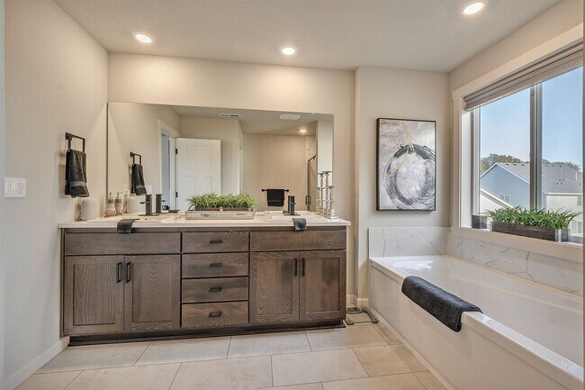 Building Photo - New 4 bedroom, 2.5 bath home in NW McMinnville