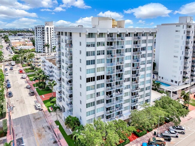 Building Photo - 1345 Lincoln Rd