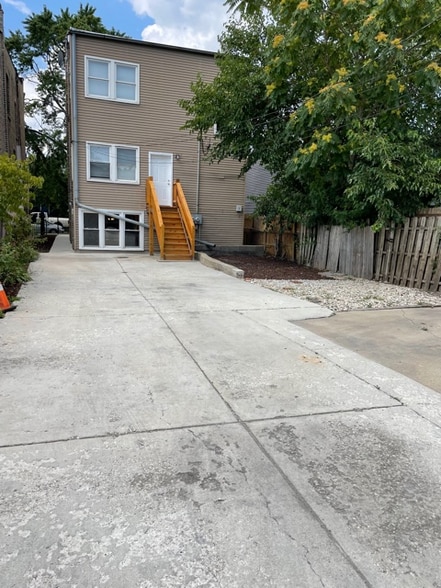 Building Photo - 1725 N Harding Ave