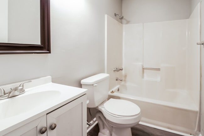 Building Photo - 249 Persimmon Cir
