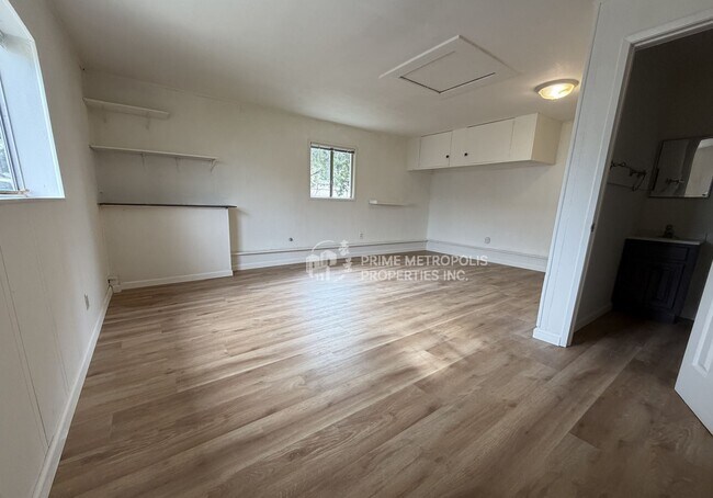 Building Photo - 999 31st St