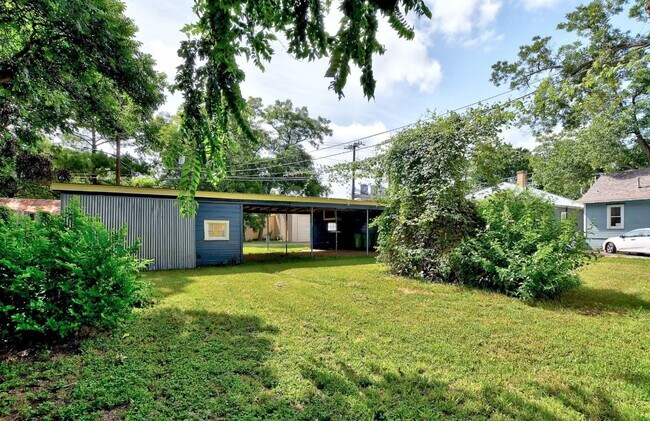 Building Photo - 302 Olive St
