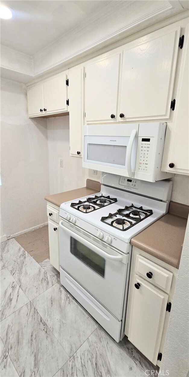 Building Photo - 630 W Dryden St