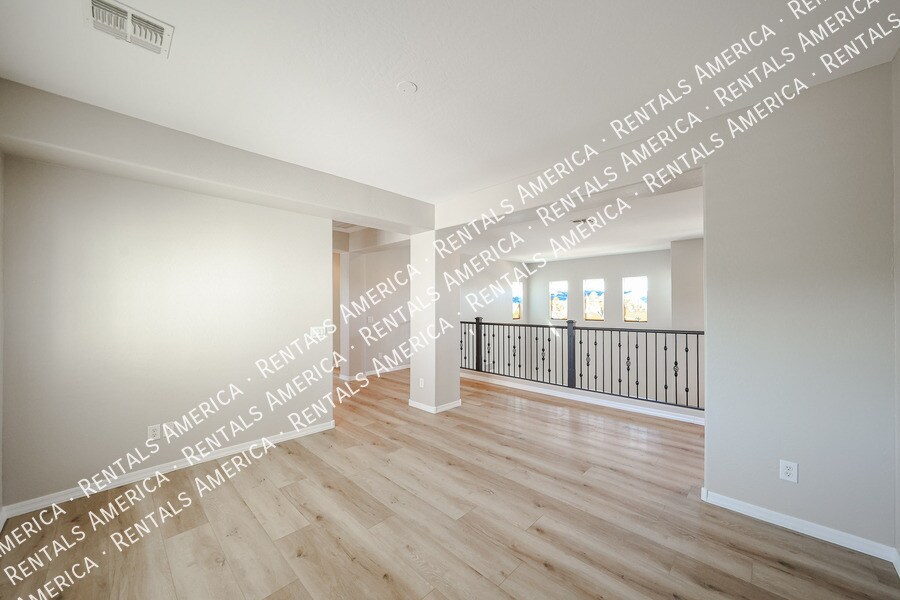 Building Photo - 18676 E Braeburn Ln
