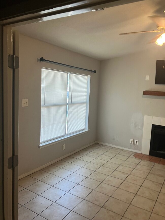 Building Photo - 6207 Valley King