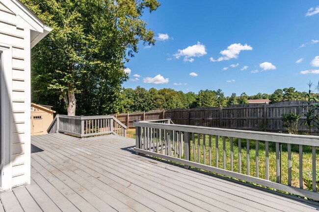 Building Photo - Beautifully Updated Single-Family Home in ...