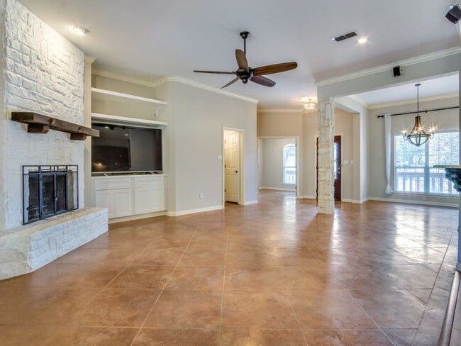 Building Photo - Incredible 4-bedroom, 3-bath Home with sparkling Pool on a gorgeous lot in highly sought-after Al...