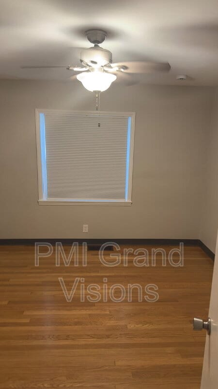 Building Photo - 1528 Division St