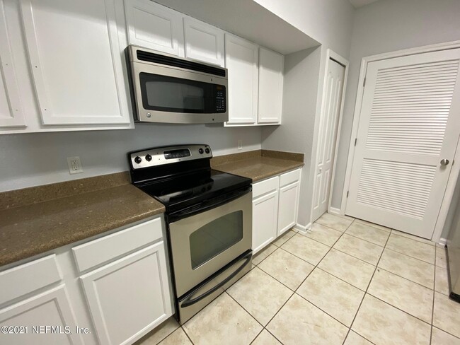 Building Photo - 4908 Key Lime Dr