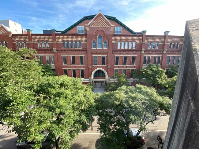 Primary Photo - 30 Hanover St