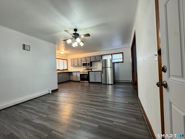 Building Photo - 704 Highland Ave