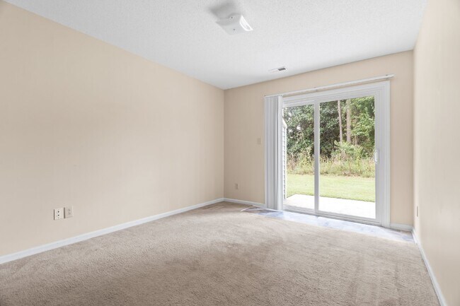 Building Photo - Charming Duplex – Lawn Care Included