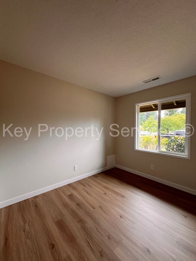 Building Photo - Beautifully Renovated Ranch in Vancouver H...