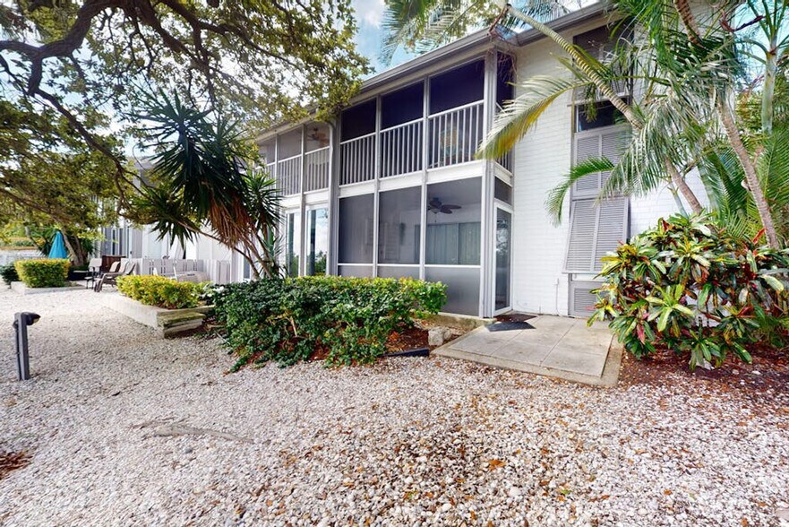 Building Photo - 6040 E Peppertree Way