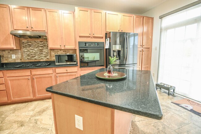 Building Photo - Piney Orchard Townhome