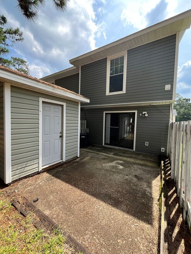 Building Photo - 514 Mill Cove