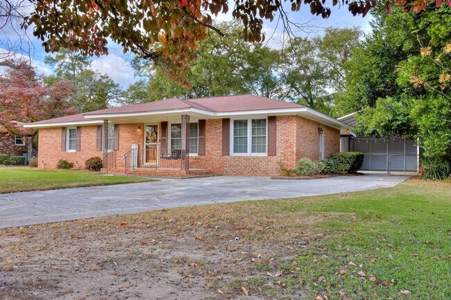 Building Photo - 3649 Lynnwood Dr