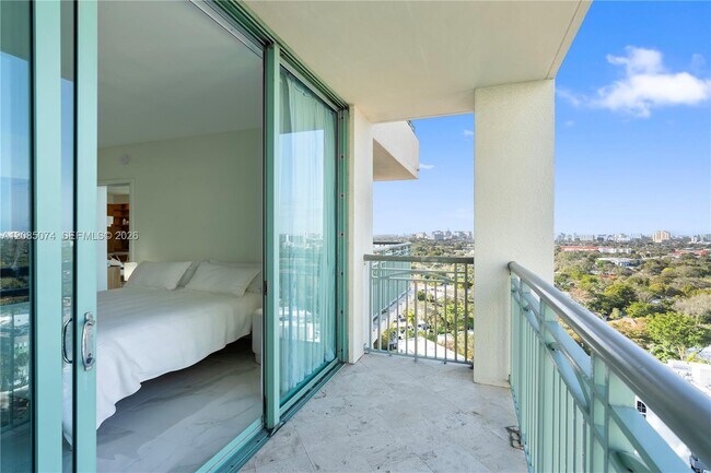 Building Photo - 3350 SW 27th Ave