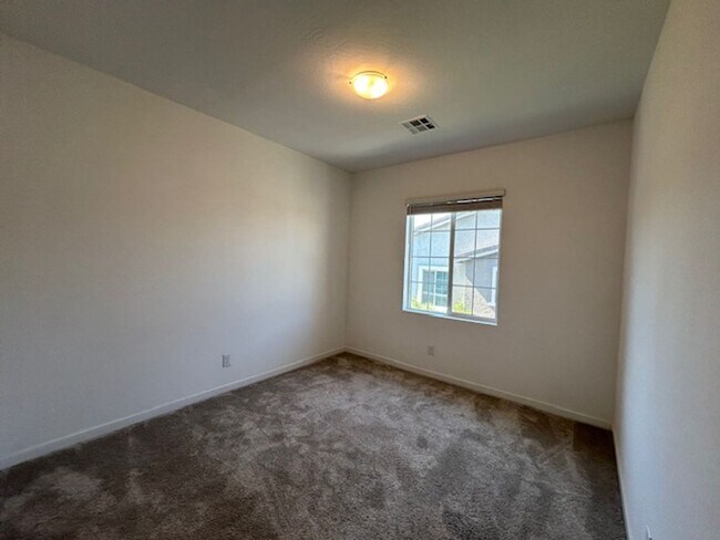 Building Photo - 3 bedroom townhome in Henderston gated community