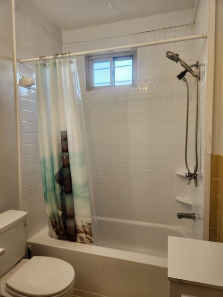 Building Photo - 1400 D St SE