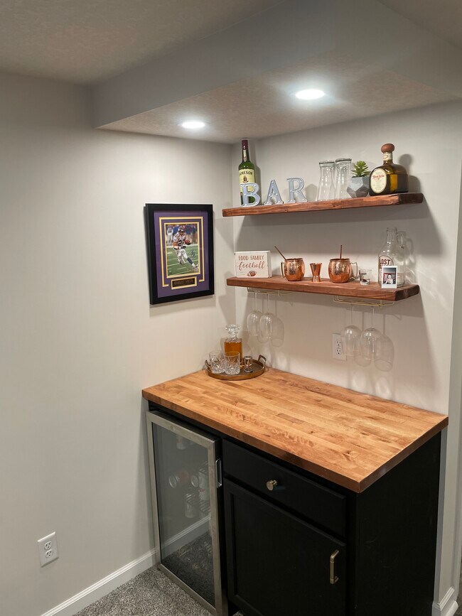 Building Photo - 305 1st Ave NE