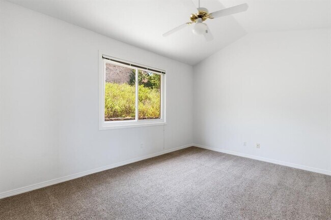 Building Photo - 409 Beardsley Ln
