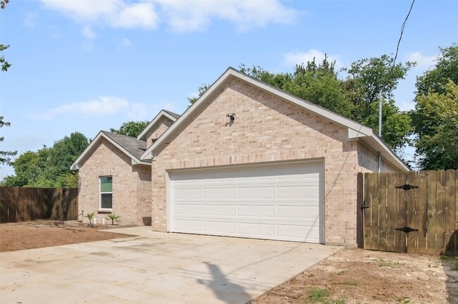 Primary Photo - 2006 Throckmorton St