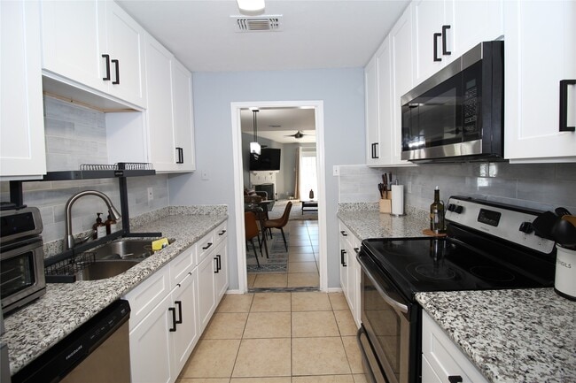 Building Photo - 9707 Richmond Ave.