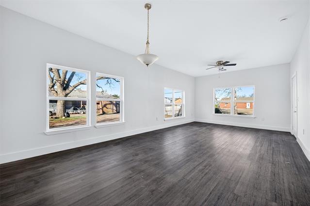 Building Photo - 710 E Lamar St