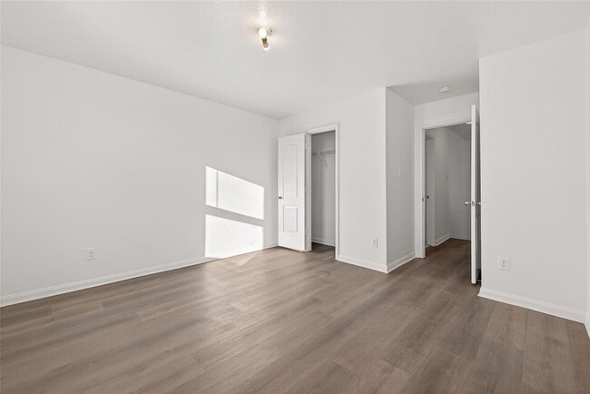 Building Photo - 20807 Echo Manor Dr