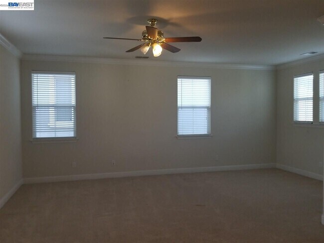 Building Photo - 199 N Alta Dena St