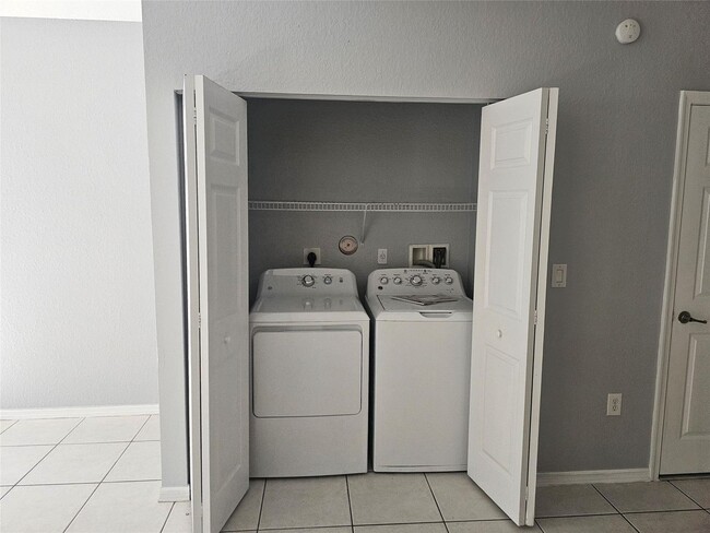 Building Photo - 3021 NW 30th Ave