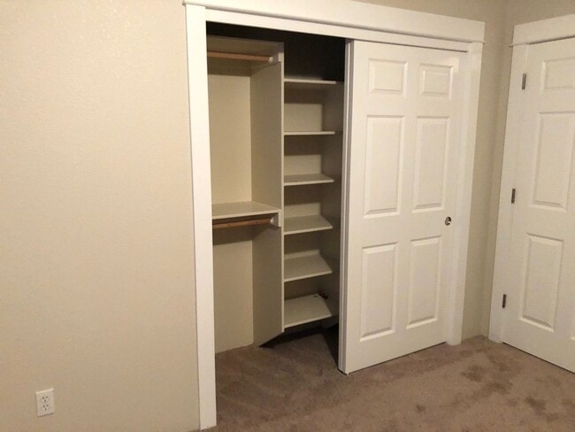 Building Photo - 2BED2BATH -2CARGARAGE, WASHER/DRYER HOOKUP, STORAGE, OWNER LANDSCAPE MAINTENANCE