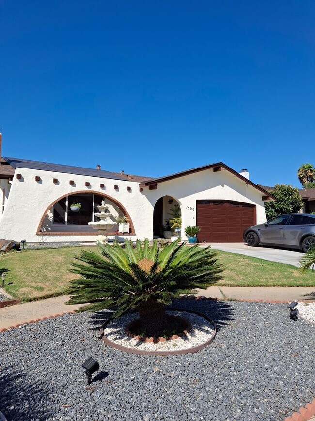 Building Photo - Beautiful 4-Bedroom Home with Central AC and Solar! MUST SEE!!!