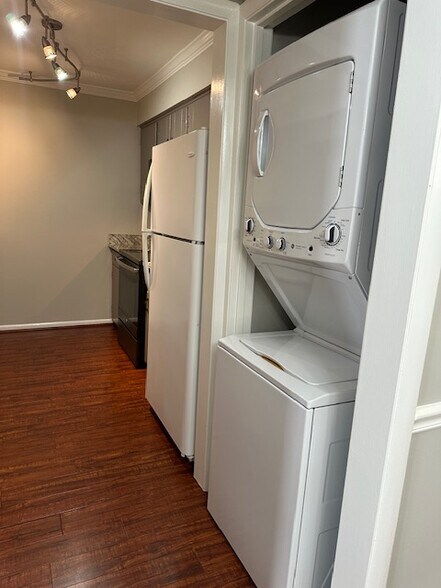 Washer/Dryer - 2116 Hobbs Rd