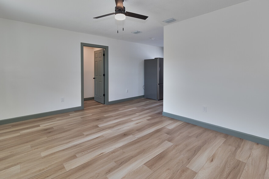 Building Photo - 508 91st Ave N