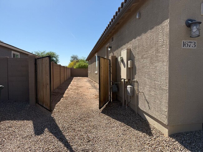 Building Photo - 1673 N St Francis Pl