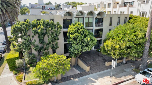 Building Photo - 11789 Montana Ave